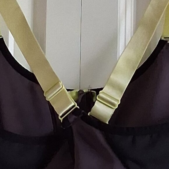 Fabletics Gray & Neon Green Women's Workout Set Size M - Picture 13 of 13